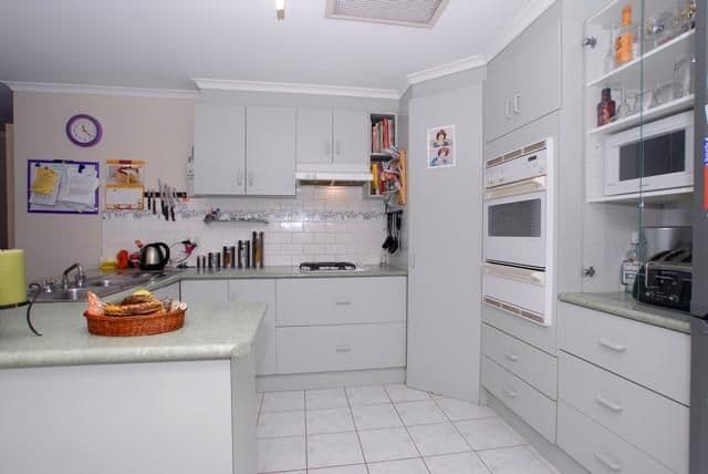 33 Tigris Close, WERRIBEE VIC 3030, Werribee - Thumbnail 2