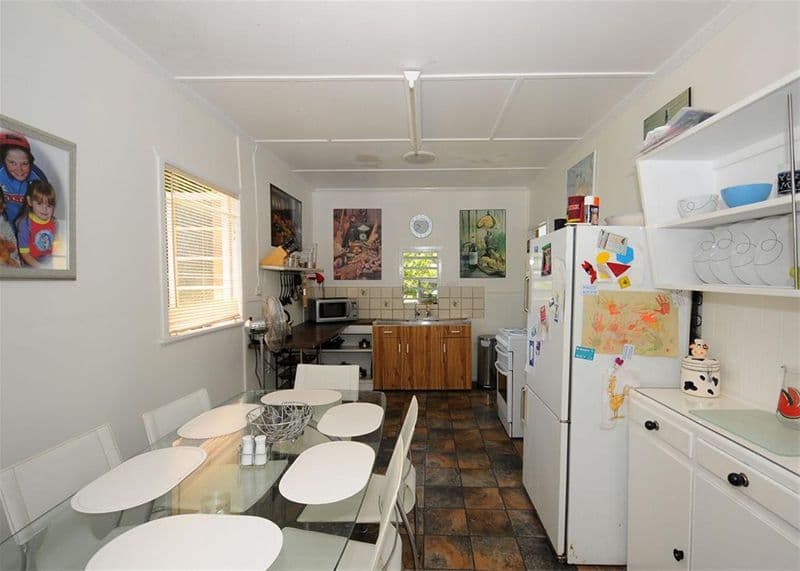 16 Corser Street, POINT VERNON QLD 4655, Point Vernon - Thumbnail 2