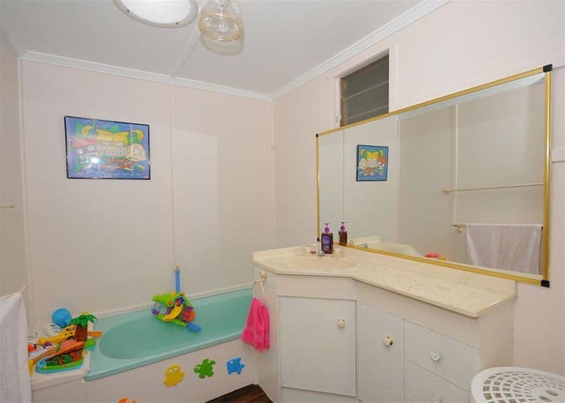 16 Corser Street, POINT VERNON QLD 4655, Point Vernon - Thumbnail 8