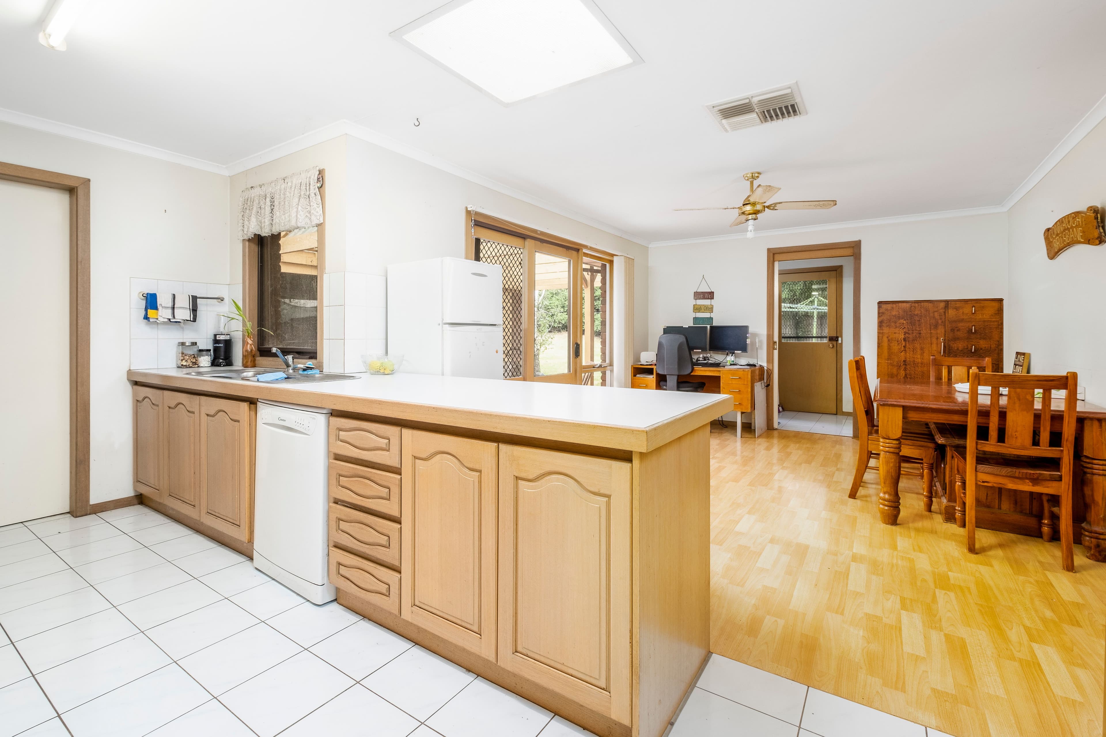 10 Robbie Close, Rowville VIC 3178, Rowville - Thumbnail 3