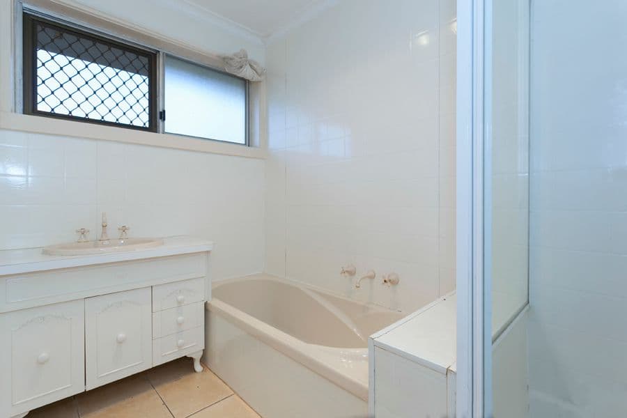 153 Centenary Avenue, MELTON VIC 3337, Melton - Thumbnail 4