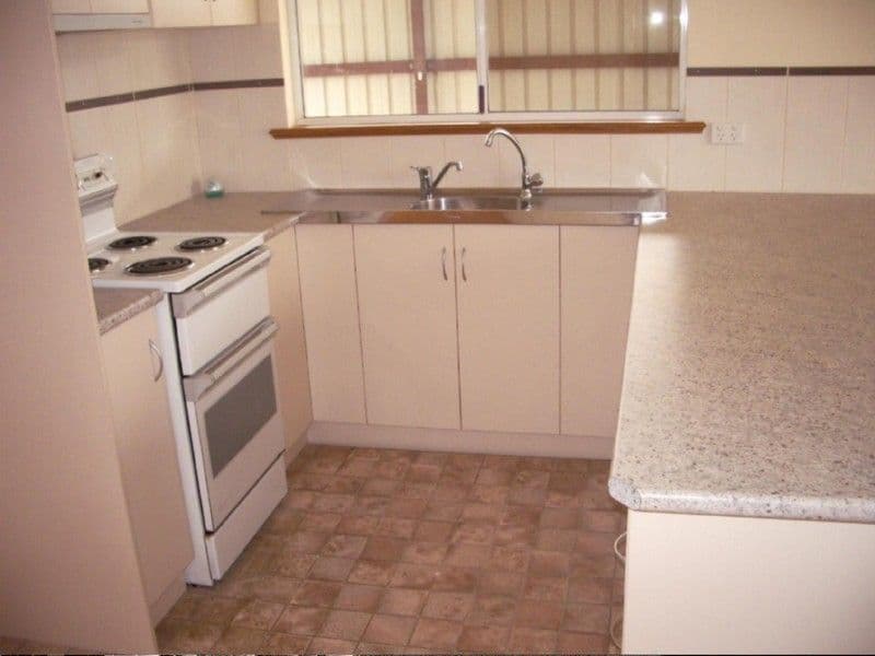 77 Venn Avenue, BORDERTOWN SA 5268, Bordertown - Thumbnail 3