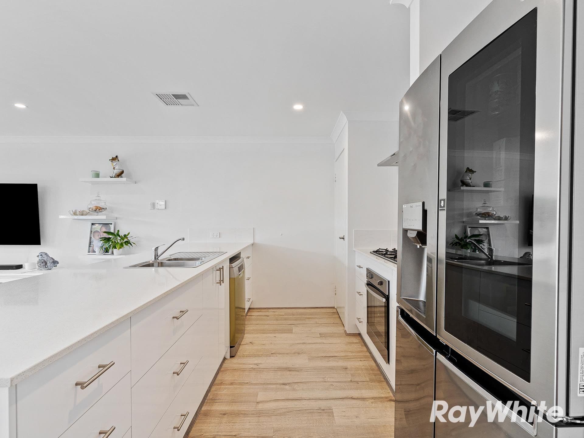 82 Thornbill Crescent, Coodanup WA 6210, Coodanup - Thumbnail 3