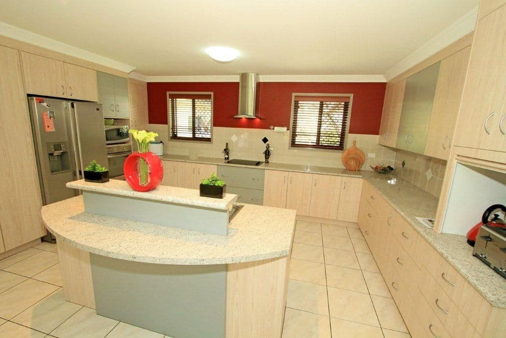 16 Julie Crescent, NORMAN GARDENS QLD 4701, Norman Gardens - Thumbnail 2
