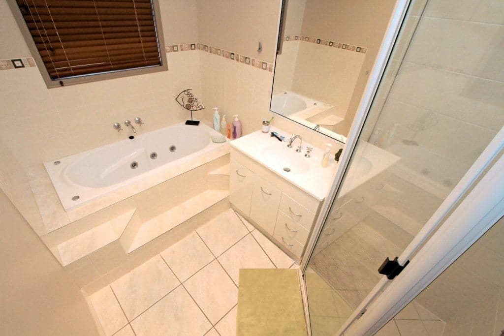 16 Julie Crescent, NORMAN GARDENS QLD 4701, Norman Gardens - Thumbnail 7