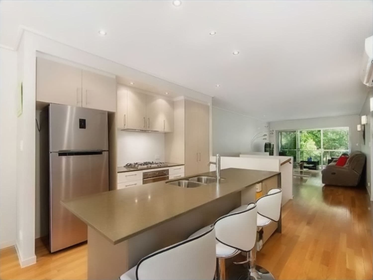 45 Lancashire Drive, Mudgeeraba QLD 4213, Mudgeeraba - Thumbnail 2