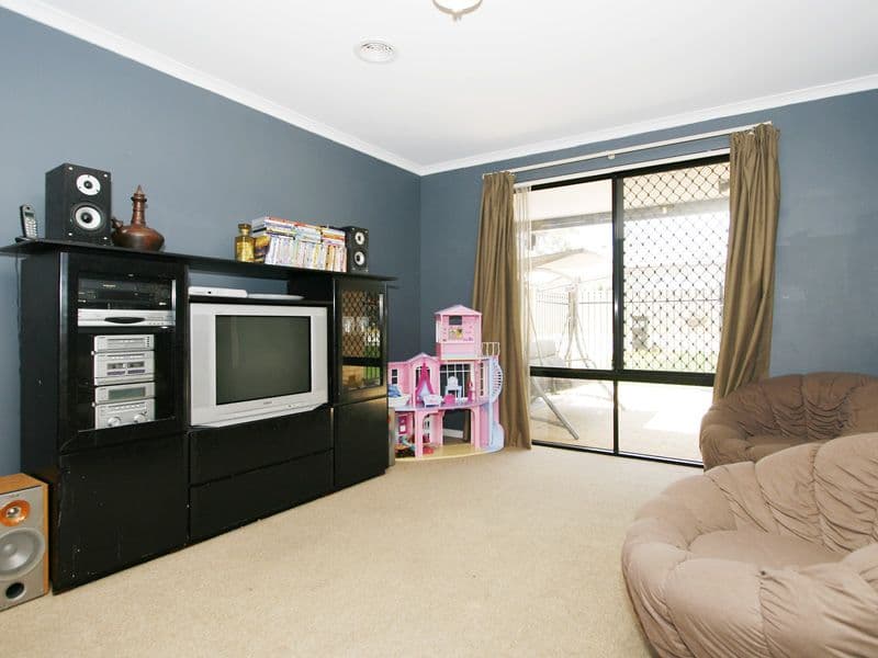 2 Emery Cove, GOSNELLS WA 6110, Gosnells - Thumbnail 3