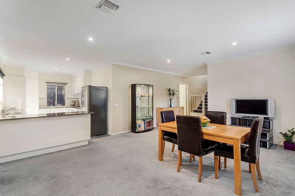 5 Oak Court, MITCHAM VIC 3132, Mitcham - Thumbnail 2