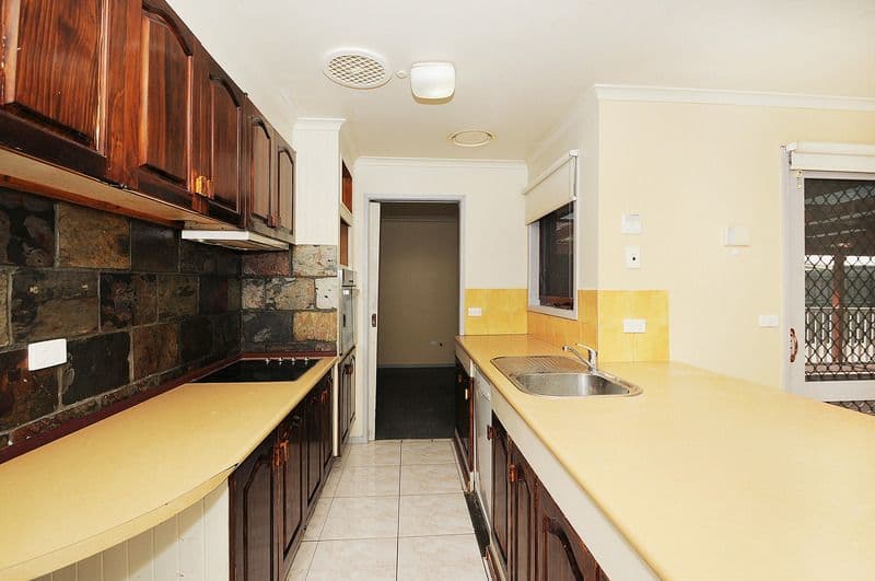 8 Currawong Drive, CARRUM DOWNS VIC 3201, Carrum Downs - Thumbnail 3