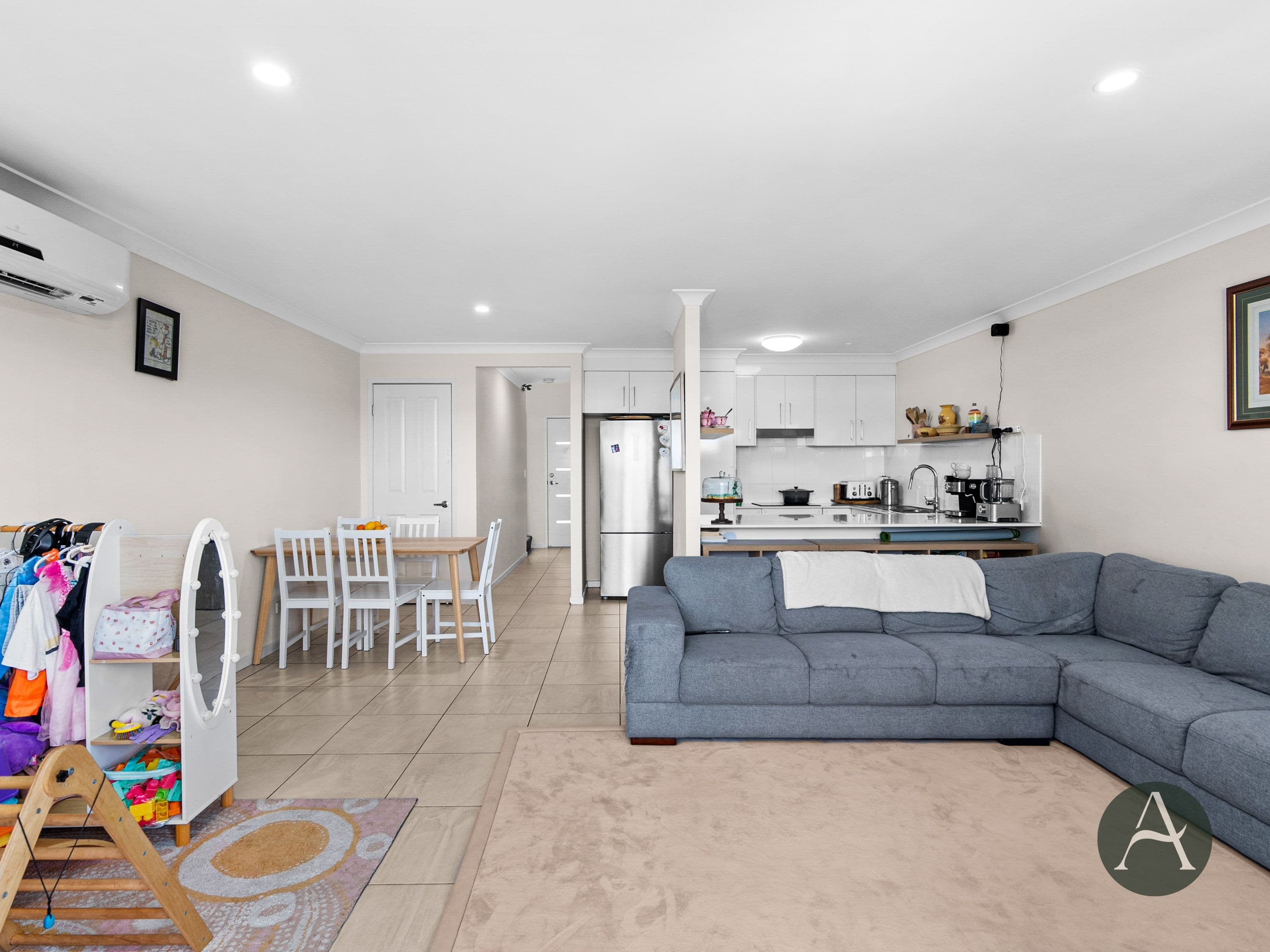 8 Larcom Crescent, Redbank Plains QLD 4301, Redbank Plains - Thumbnail 5