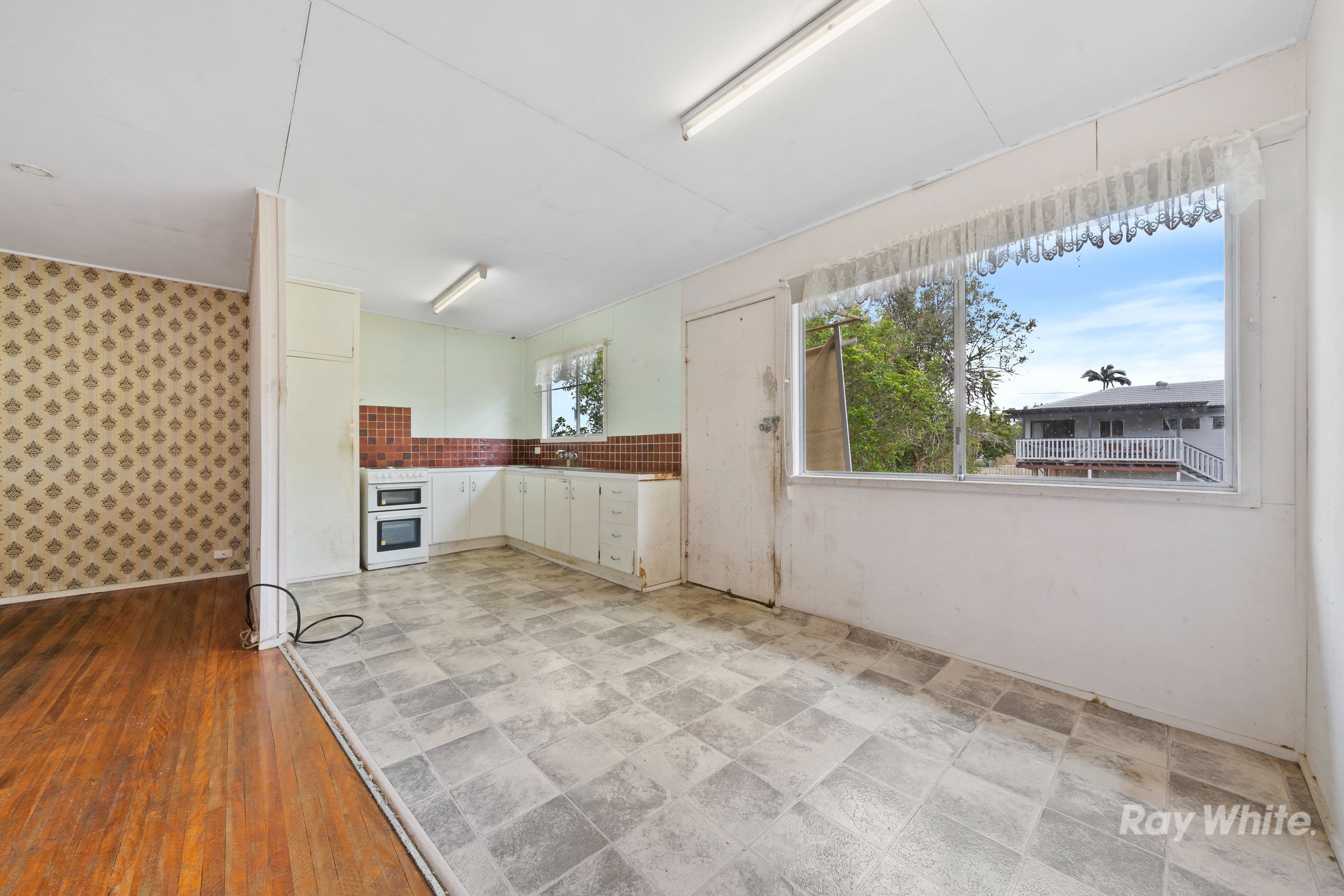10 Lawson Street, Woodridge QLD 4114, Woodridge - Thumbnail 3
