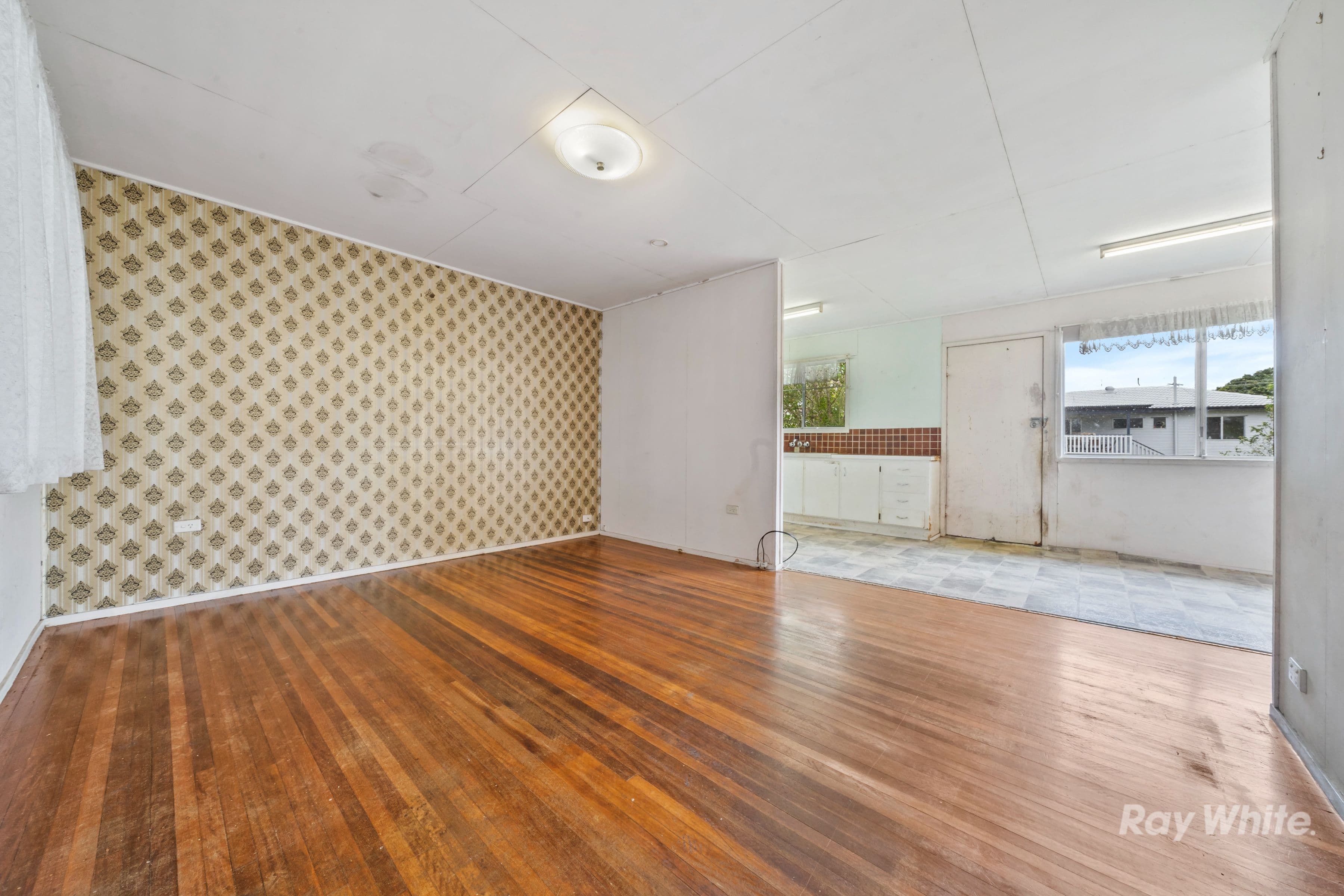 10 Lawson Street, Woodridge QLD 4114, Woodridge - Thumbnail 4