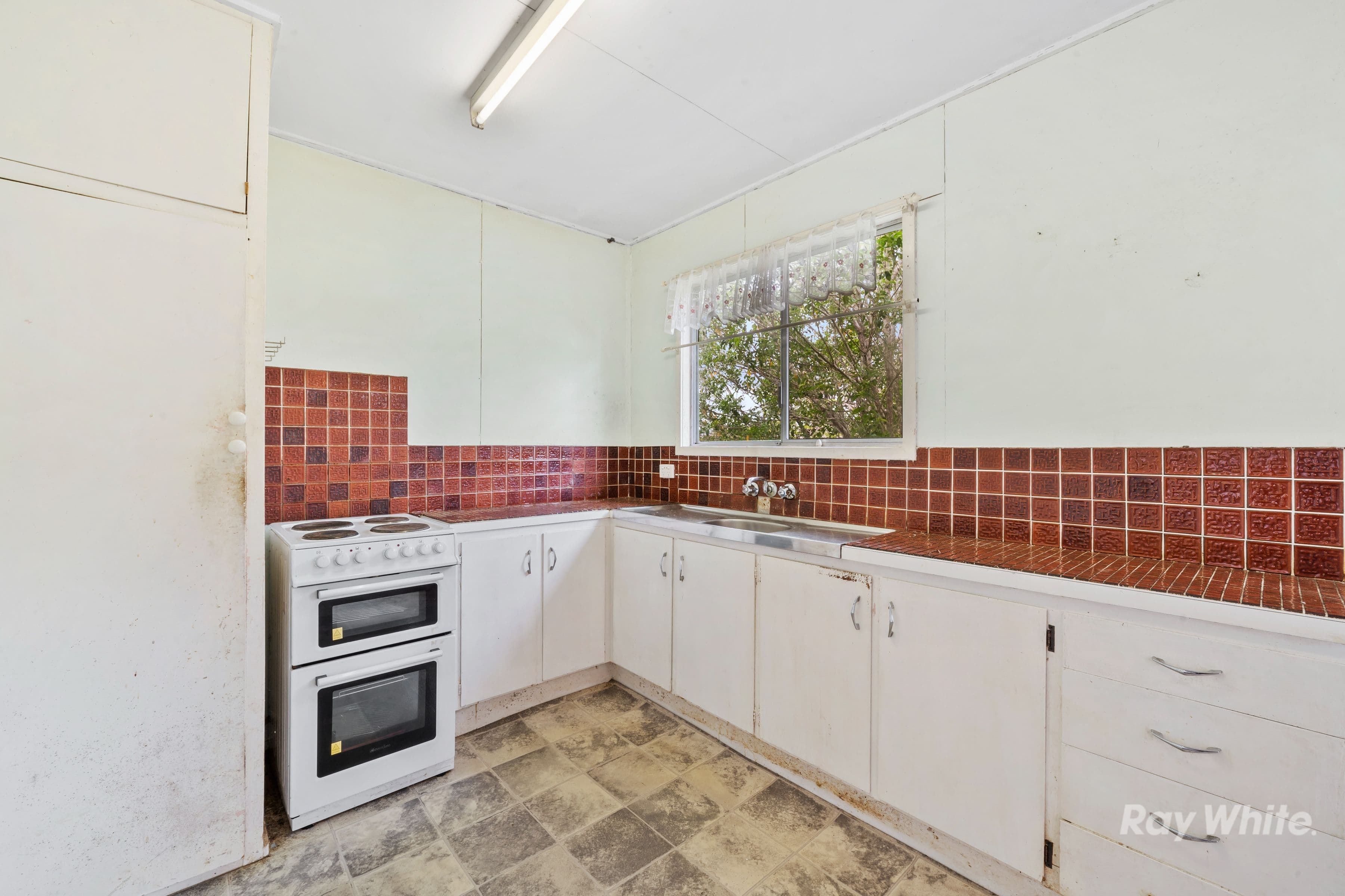 10 Lawson Street, Woodridge QLD 4114, Woodridge - Thumbnail 6