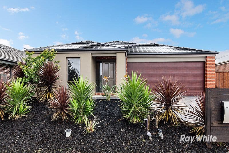10 Quarters Boulevard, Cranbourne West VIC 3977, Cranbourne West - Image 1