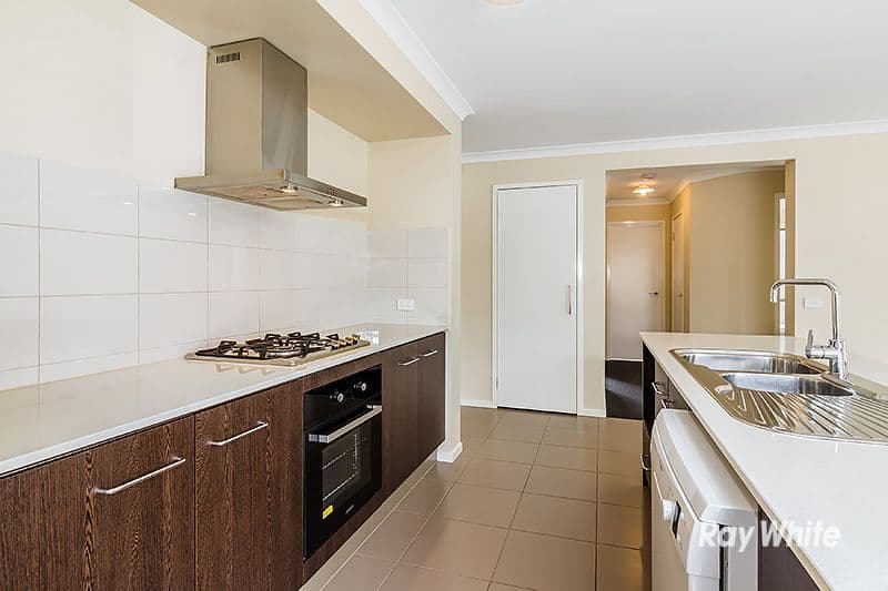 10 Quarters Boulevard, Cranbourne West VIC 3977, Cranbourne West - Thumbnail 2