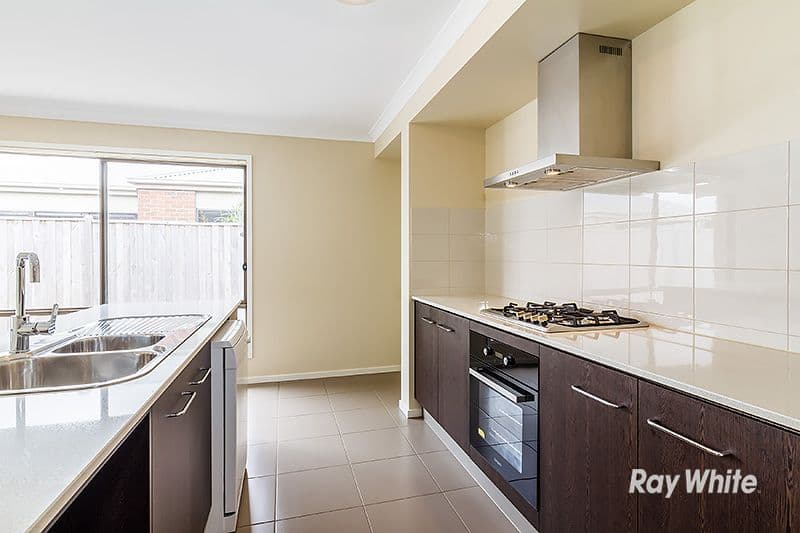 10 Quarters Boulevard, Cranbourne West VIC 3977, Cranbourne West - Thumbnail 3