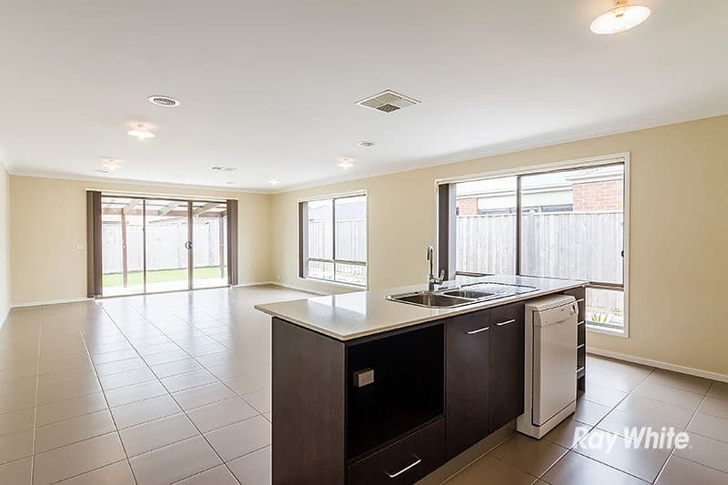 10 Quarters Boulevard, Cranbourne West VIC 3977, Cranbourne West - Thumbnail 4