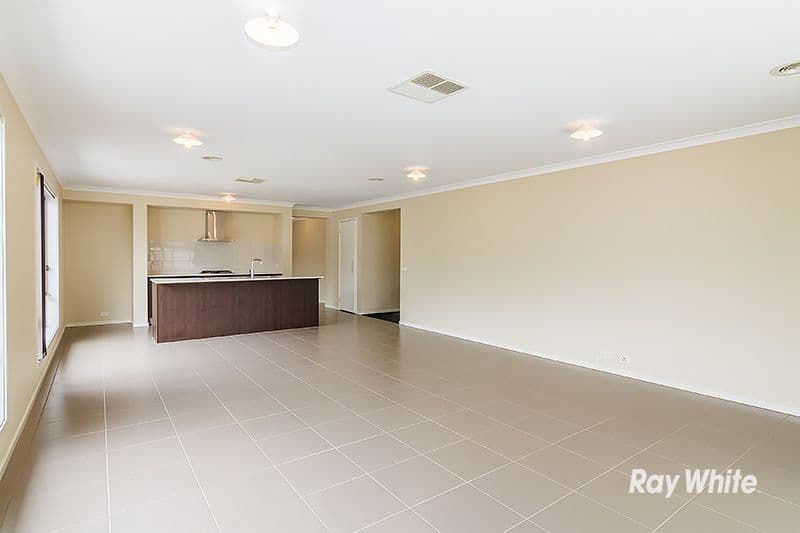 10 Quarters Boulevard, Cranbourne West VIC 3977, Cranbourne West - Thumbnail 5