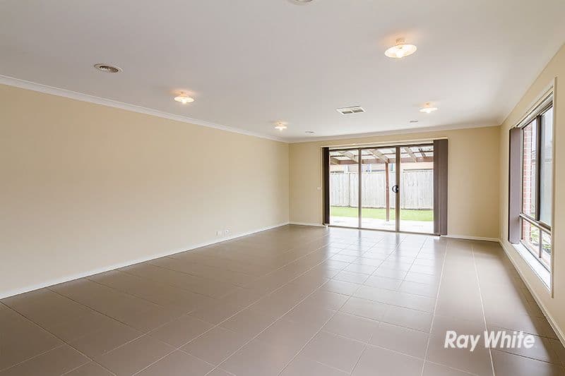 10 Quarters Boulevard, Cranbourne West VIC 3977, Cranbourne West - Thumbnail 7