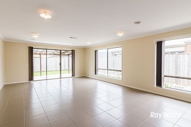 10 Quarters Boulevard, Cranbourne West VIC 3977, Cranbourne West - Thumbnail 8