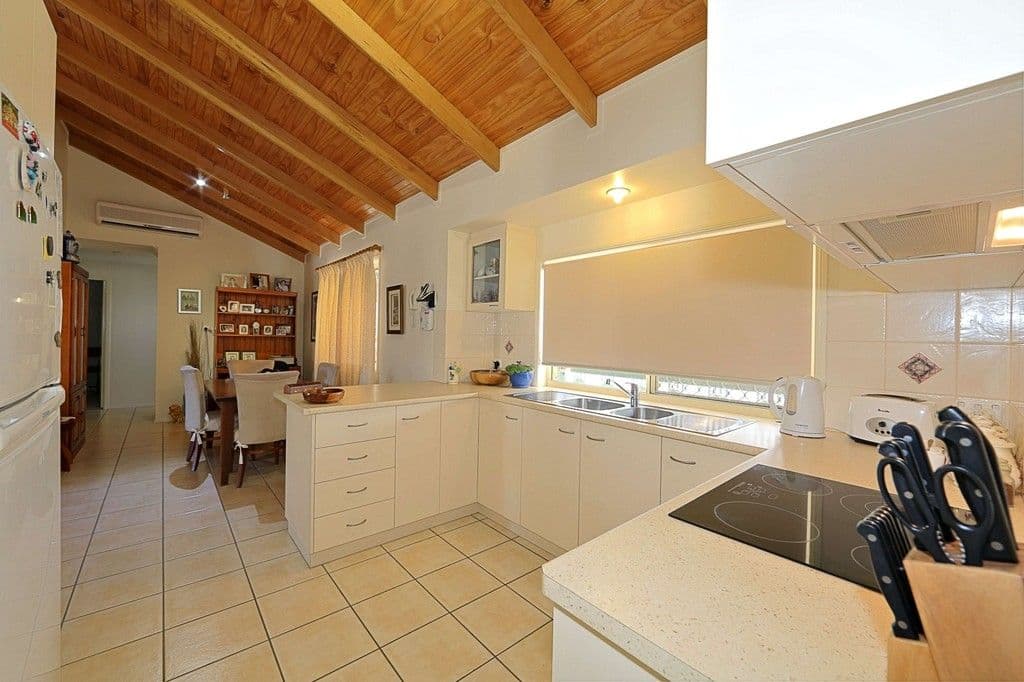 20 Vasey Street, AVENELL HEIGHTS QLD 4670, Avenell Heights - Thumbnail 5