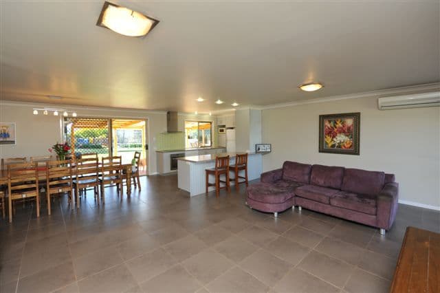 22 Schloss Court, WESTBROOK QLD 4350, Westbrook - Thumbnail 4