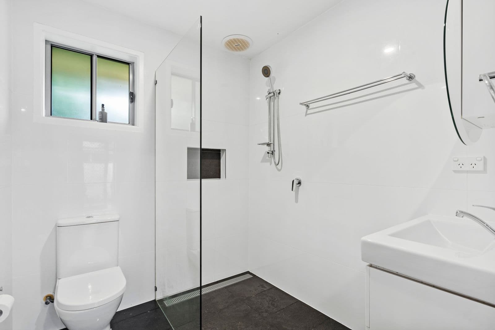 51 Deagon Drive, Runaway Bay QLD 4216, Runaway Bay - Thumbnail 3