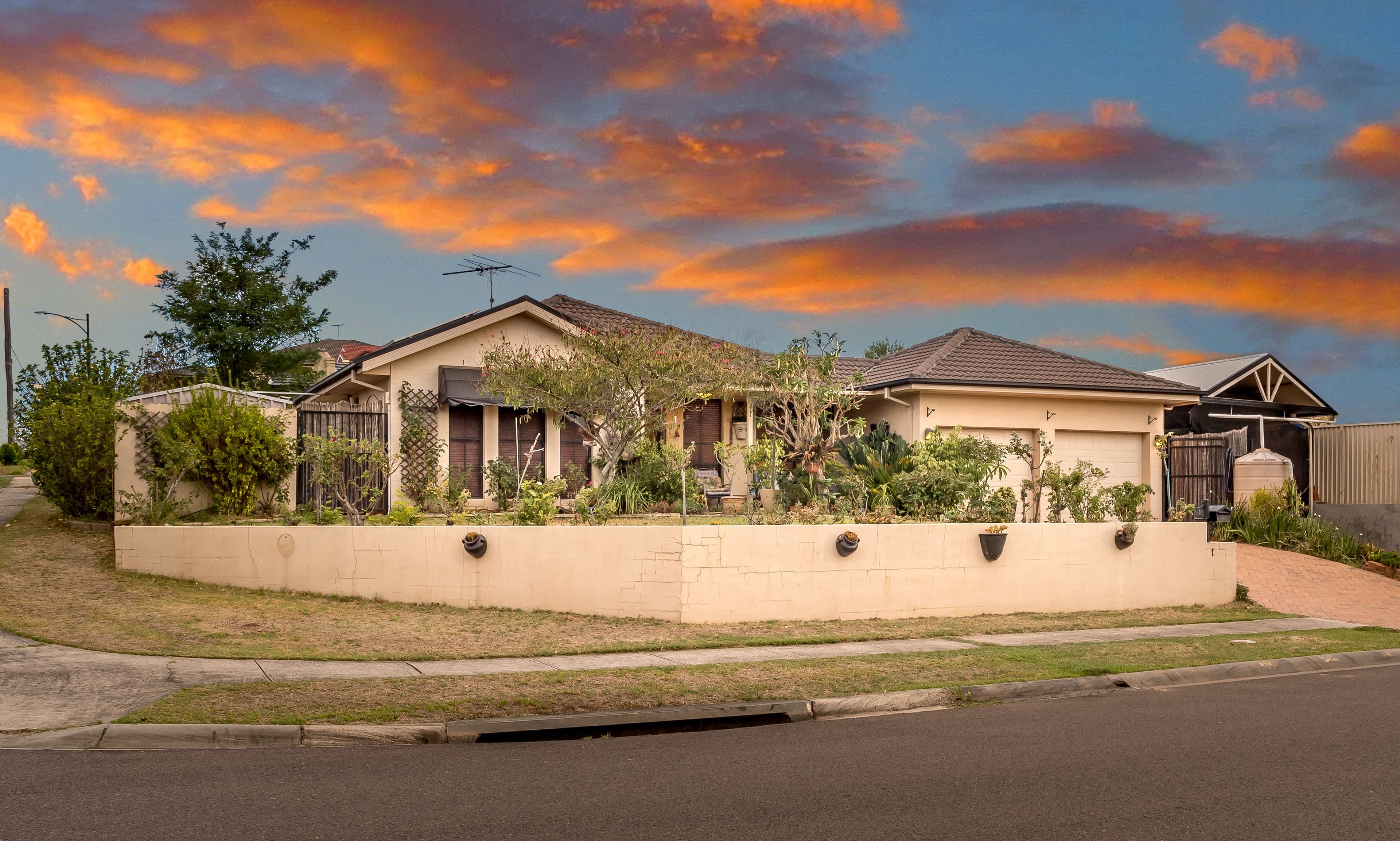 1 Sandalwood Close, Casula - Thumbnail 2