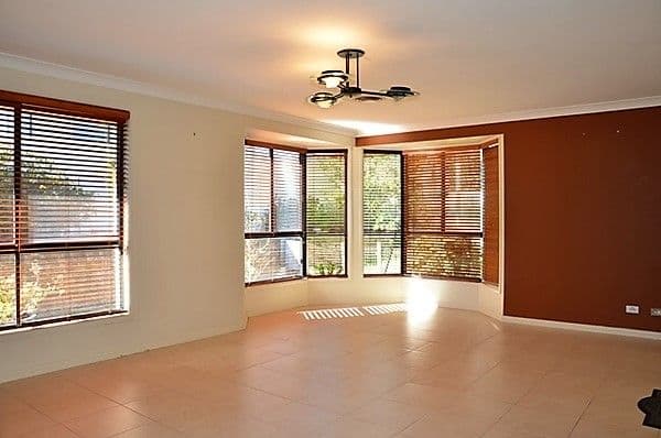 1 Sandalwood Close, Casula - Thumbnail 3