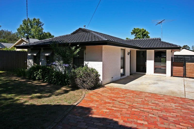 3 Bundoora Crescent, HIGHTON VIC 3216, Highton - Image 1