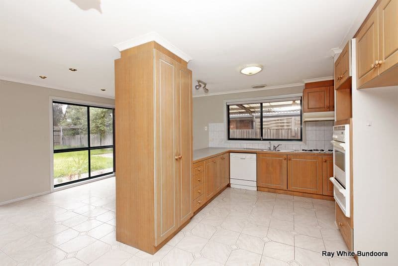 69 Hawkes Drive, MILL PARK VIC 3082, Mill Park - Thumbnail 2