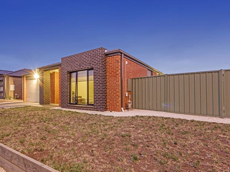23 Amesbury Avenue, Wyndham Vale VIC 3024, Wyndham Vale - Thumbnail 2