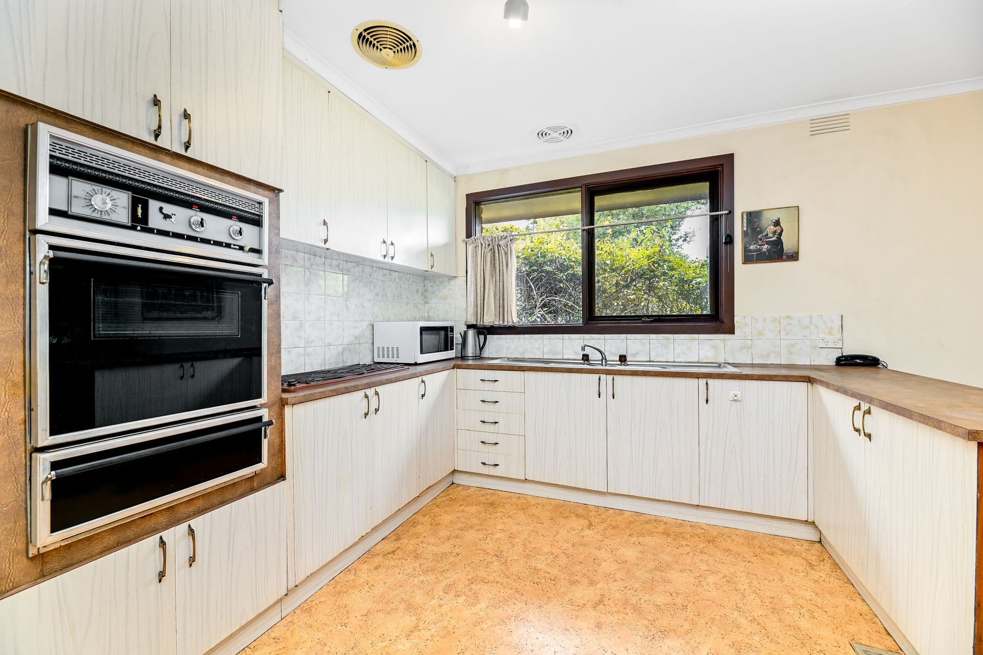2 Houston Court, Box Hill South VIC 3128, Box Hill South - Thumbnail 3