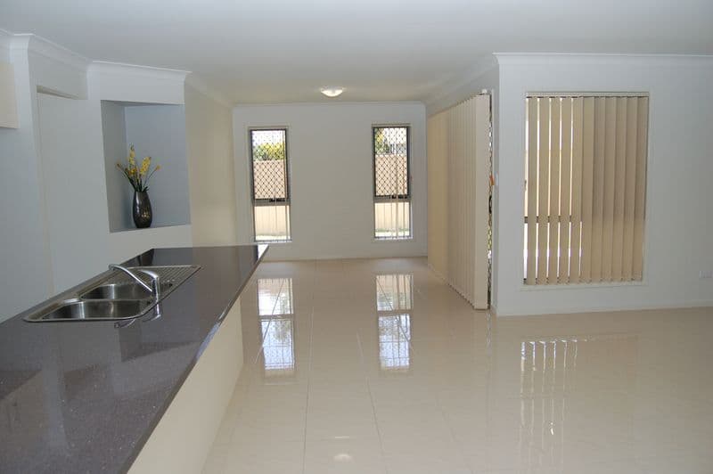 8 Springbrook Avenue, Redlynch, QLD, 4870, Redlynch - Thumbnail 4