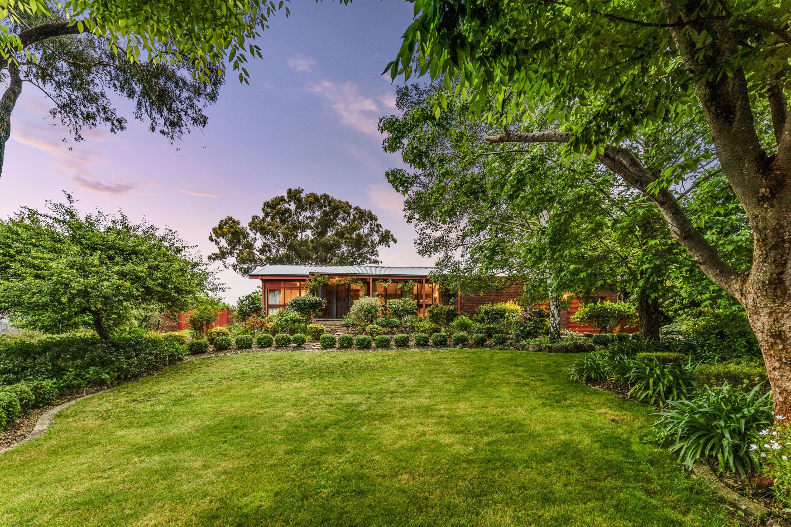 5 McKeahnie Street, Weetangera ACT 2614, Weetangera - Thumbnail 2