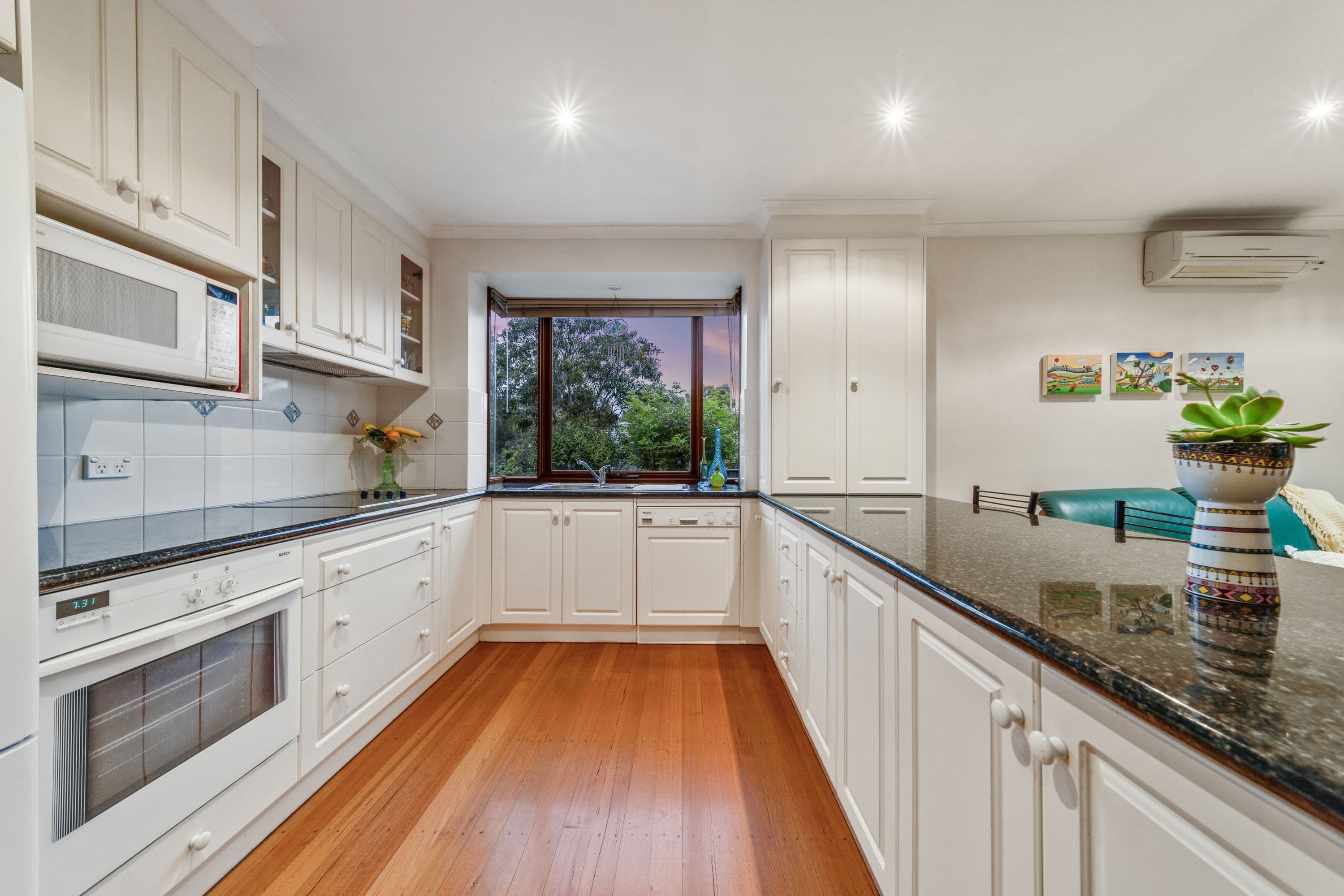 5 McKeahnie Street, Weetangera ACT 2614, Weetangera - Thumbnail 4