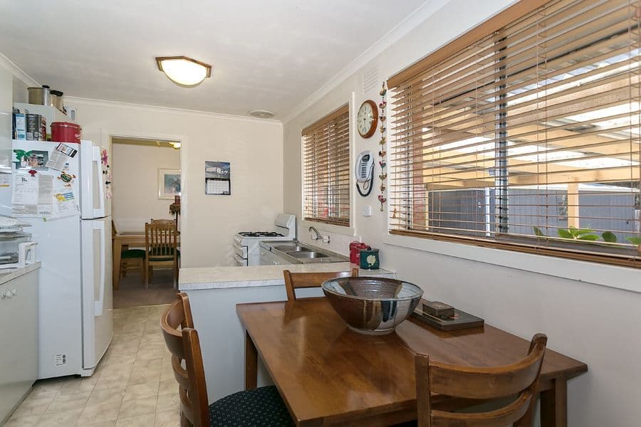 8 Riddle Drive, MELTON VIC 3337, Melton - Thumbnail 2
