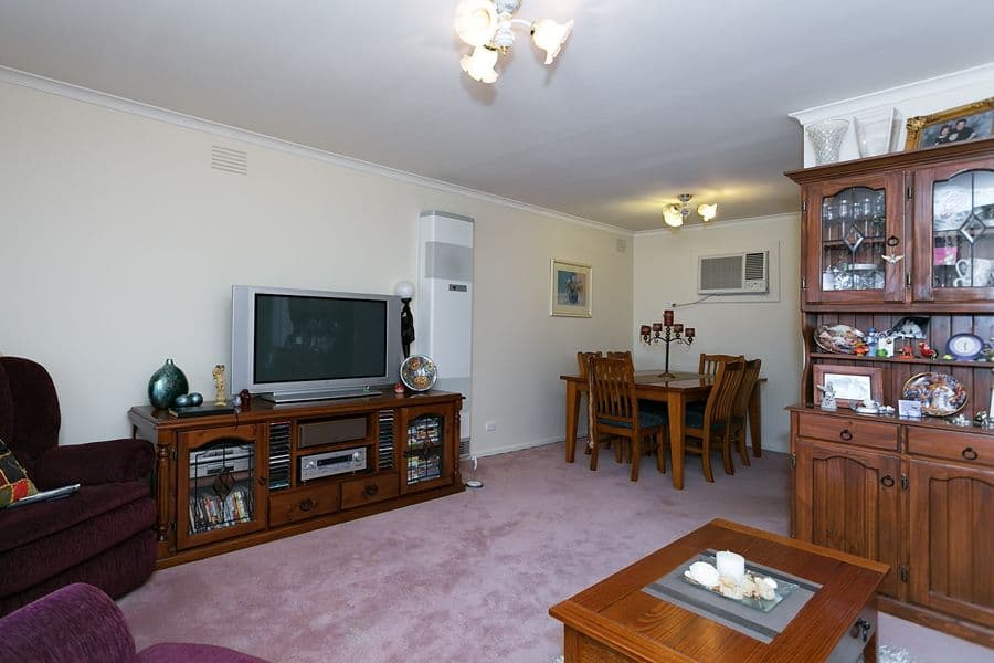 8 Riddle Drive, MELTON VIC 3337, Melton - Thumbnail 3