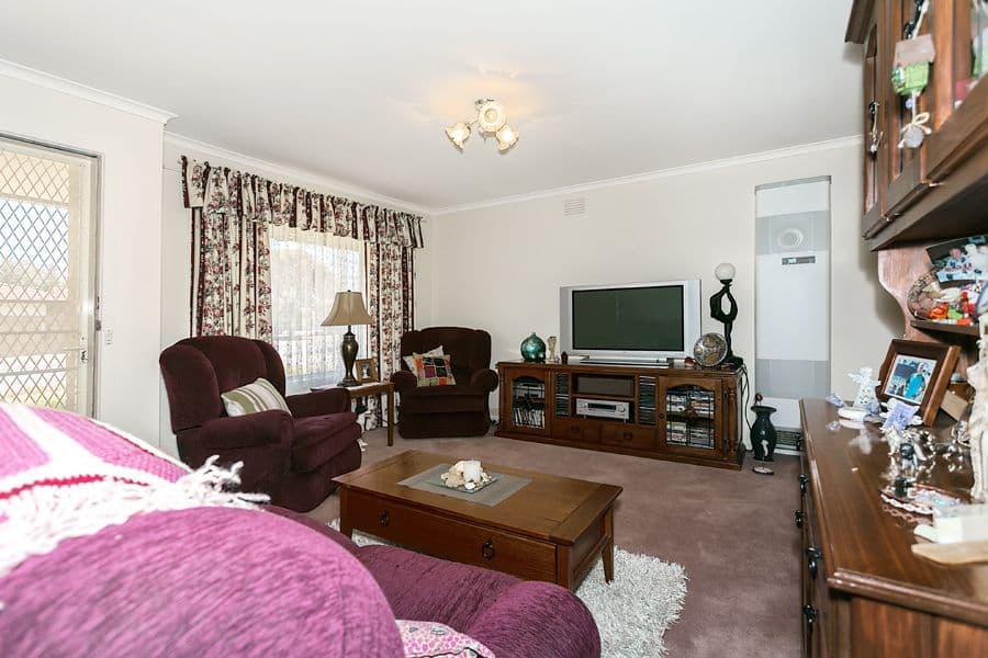 8 Riddle Drive, MELTON VIC 3337, Melton - Thumbnail 4