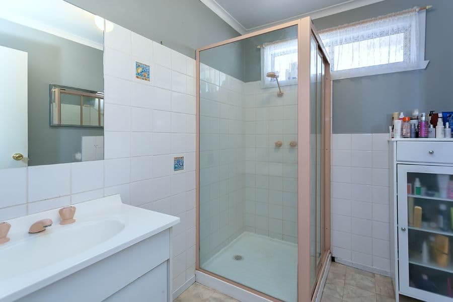8 Riddle Drive, MELTON VIC 3337, Melton - Thumbnail 6
