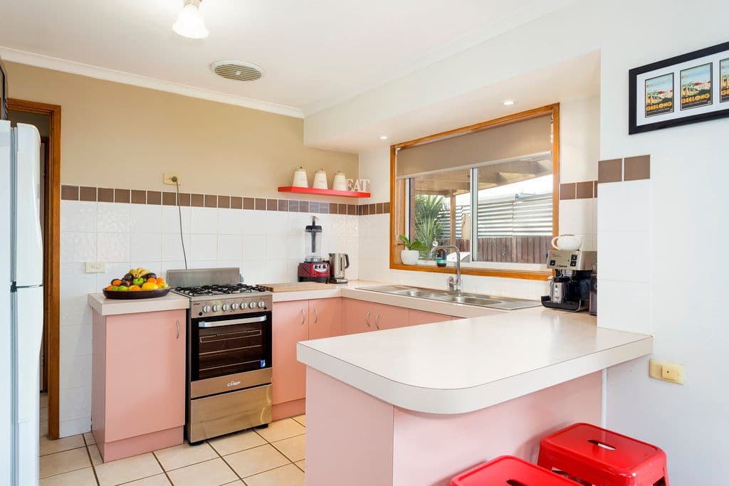 11 Homestead Drive, ST ALBANS PARK VIC 3219, St Albans Park - Thumbnail 4