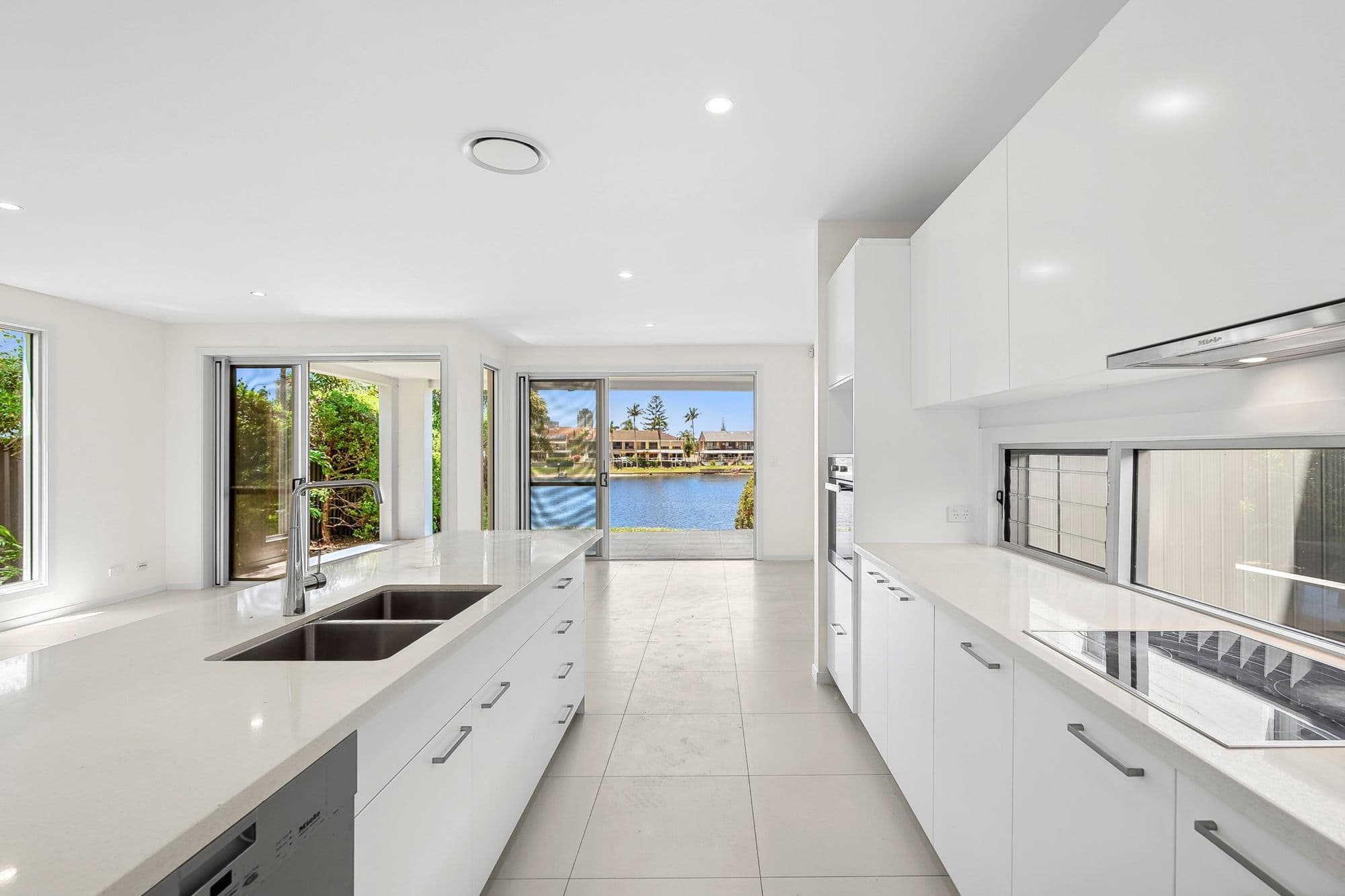 44 Sailaway Street, Mermaid Waters QLD 4218, Mermaid Waters - Thumbnail 3