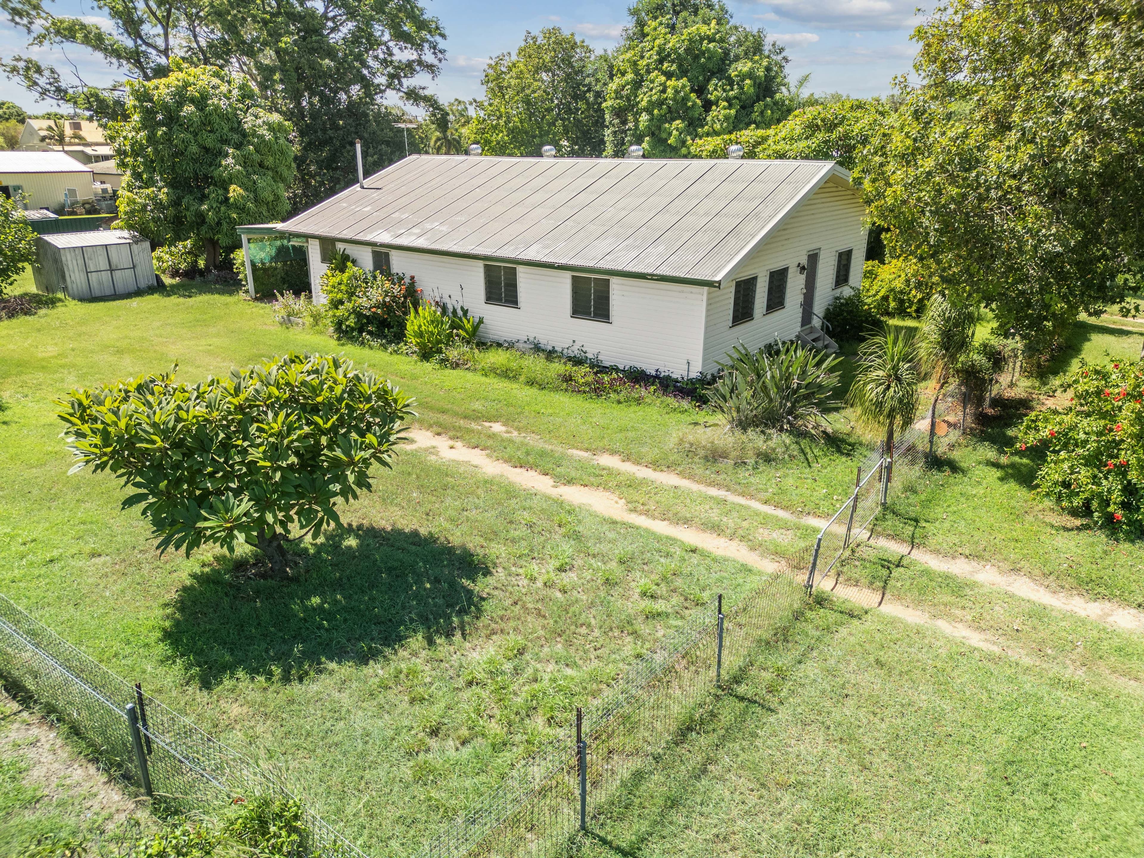 77 Anakie Street, Emerald QLD 4720, Emerald - Thumbnail 2