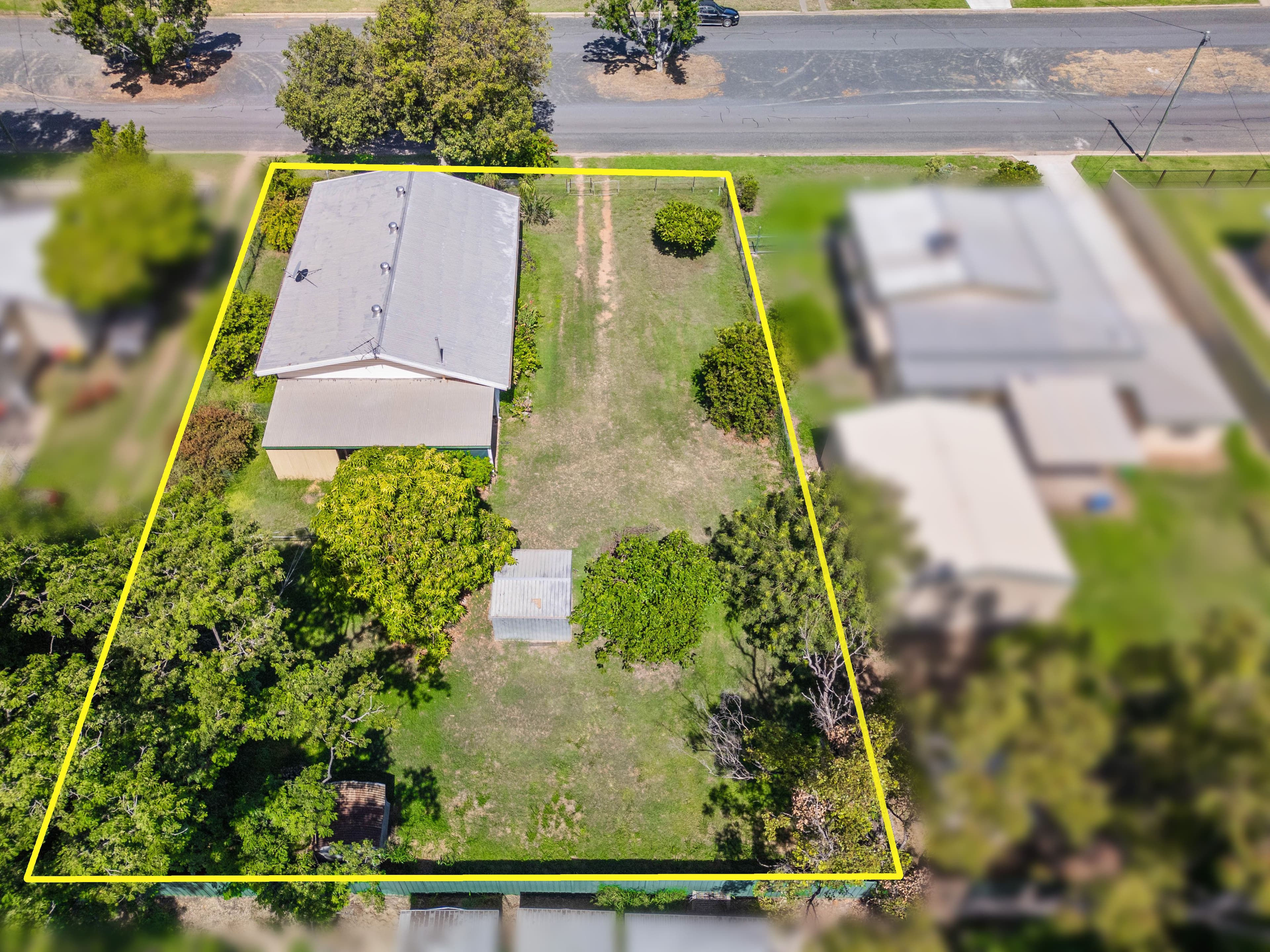 77 Anakie Street, Emerald QLD 4720, Emerald - Thumbnail 3