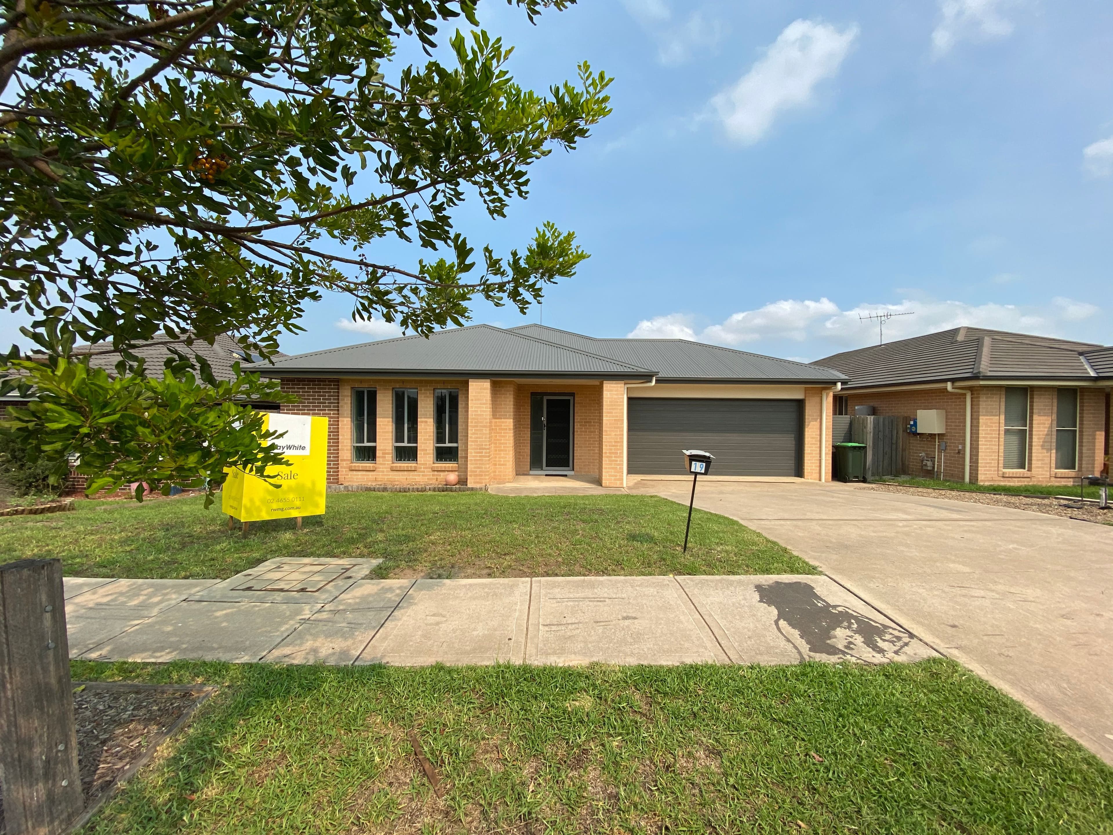 19 Plymouth Boulevard, Spring Farm - Image 1