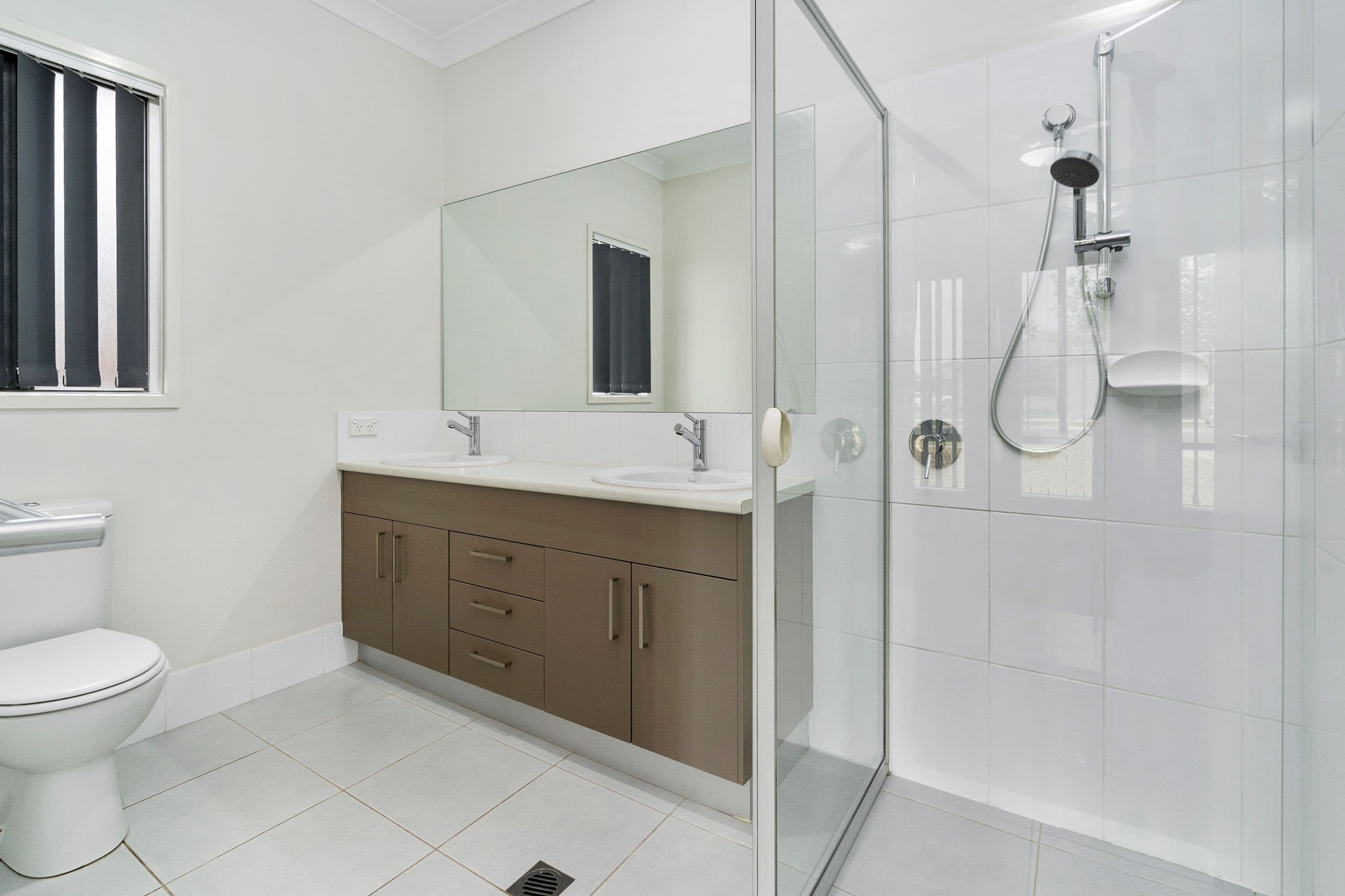 19 Plymouth Boulevard, Spring Farm - Thumbnail 5