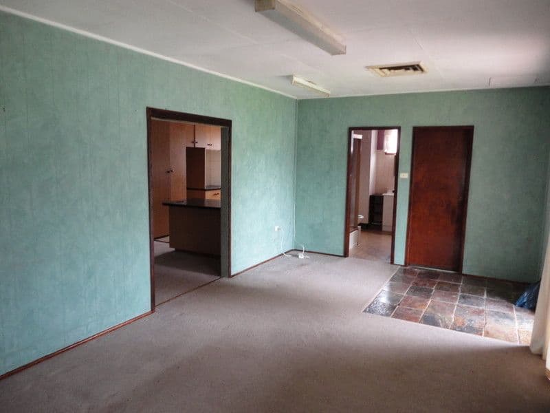 30 Bellevue Street, TEMORA NSW 2666, Temora - Thumbnail 3