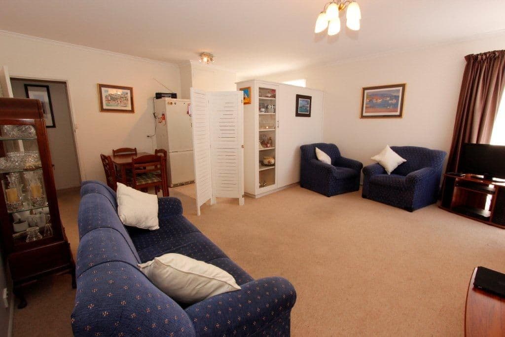 228 Roslyn Road, HIGHTON VIC 3216, Highton - Thumbnail 2
