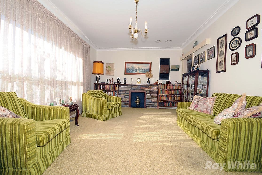 24 Delmore Crescent, GLEN WAVERLEY VIC 3150, Glen Waverley - Thumbnail 2
