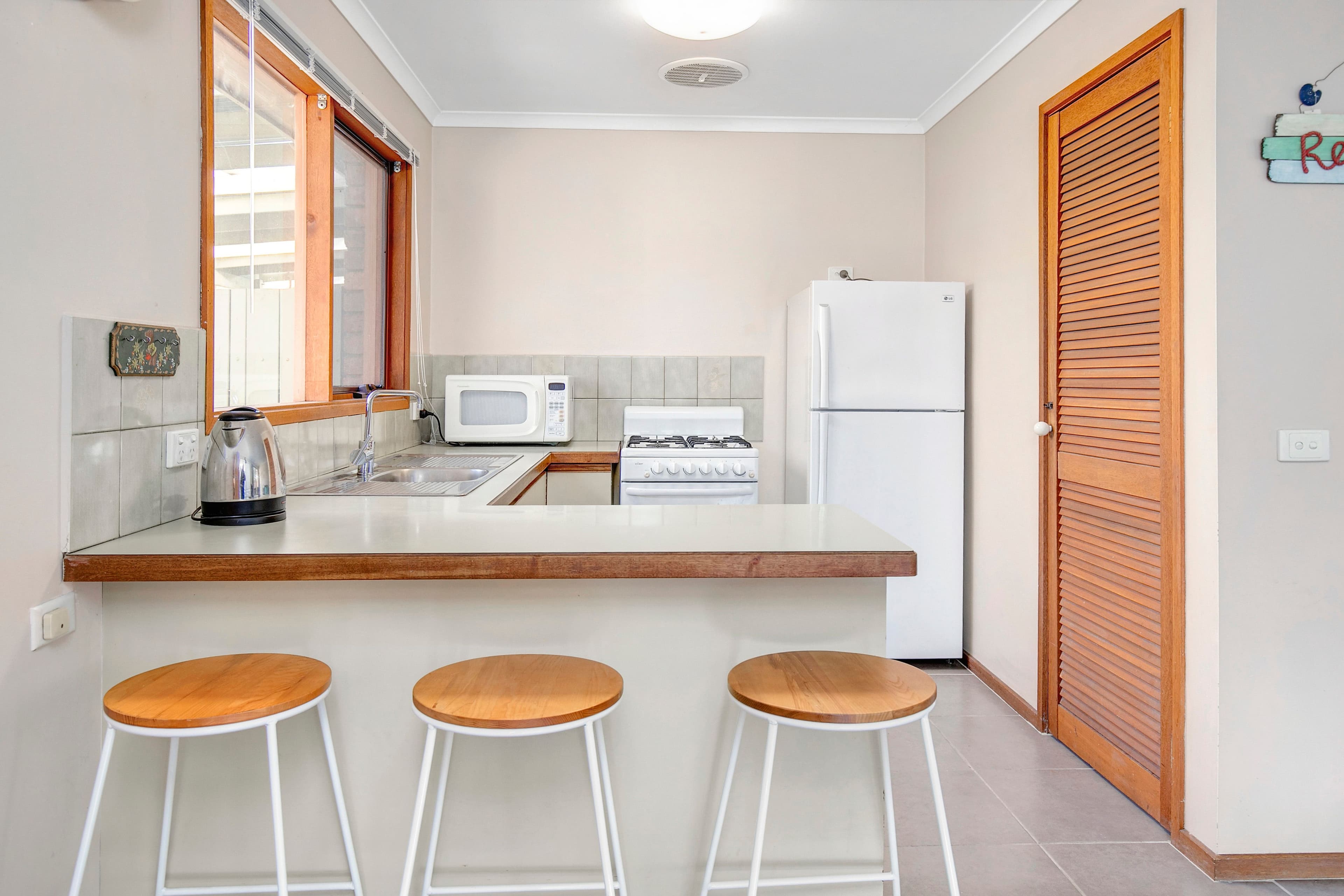 206 Ninth Avenue, Rosebud VIC 3939, Rosebud - Thumbnail 3